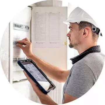 Eletricista 24 horas em Arapiraca realizando atendimento urgente residencial