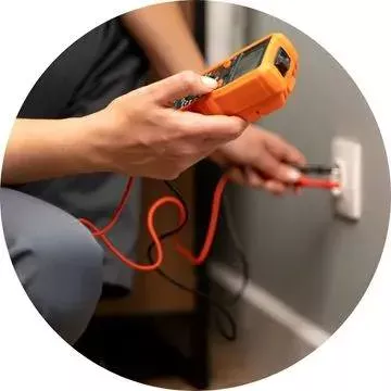 Eletricista emergencial 24h em Arapiraca solucionando queda de energia