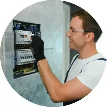 Troca de disjuntor em quadro de energia com segurança